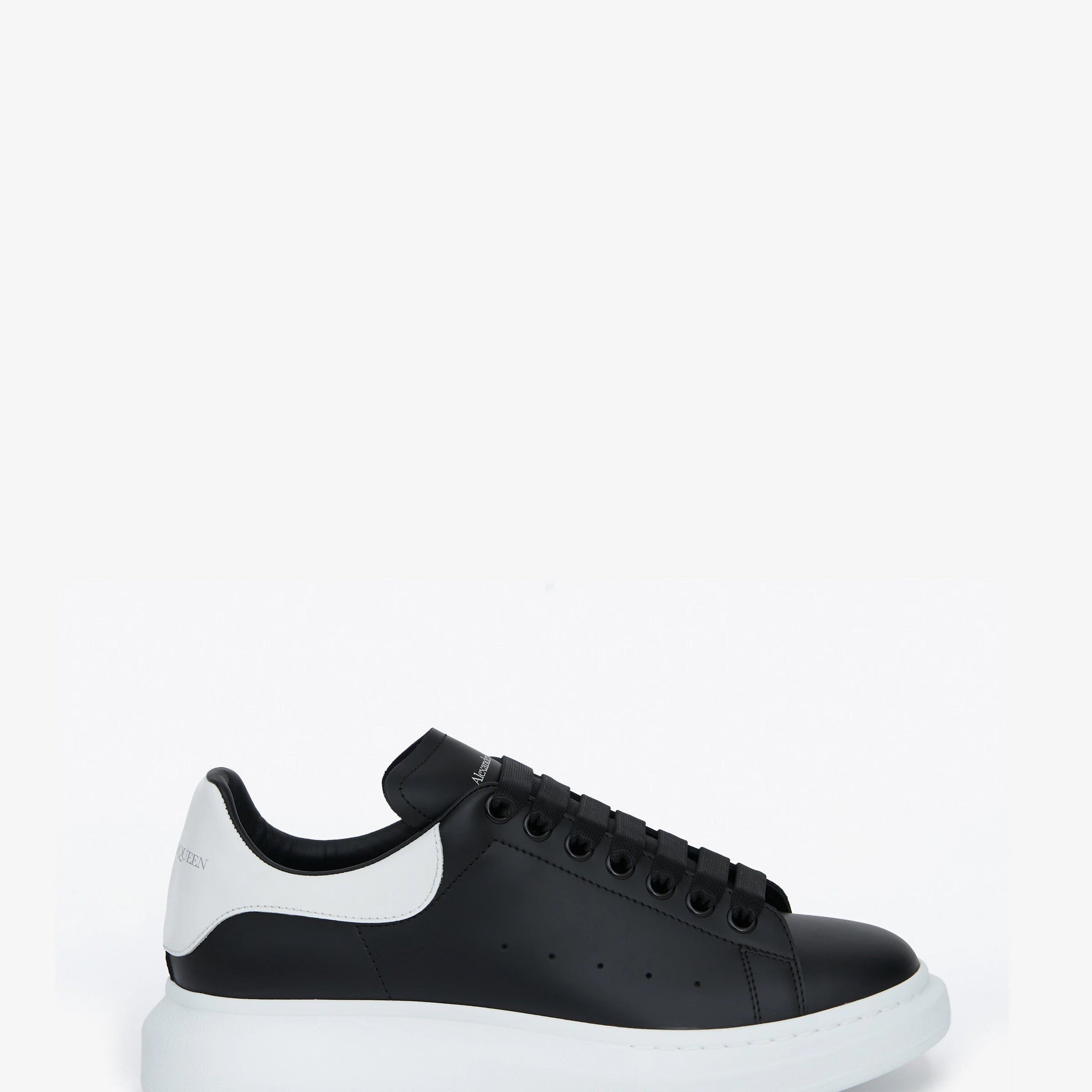 Alexander McQueen Men's Oversized 
Sneaker in Black/White